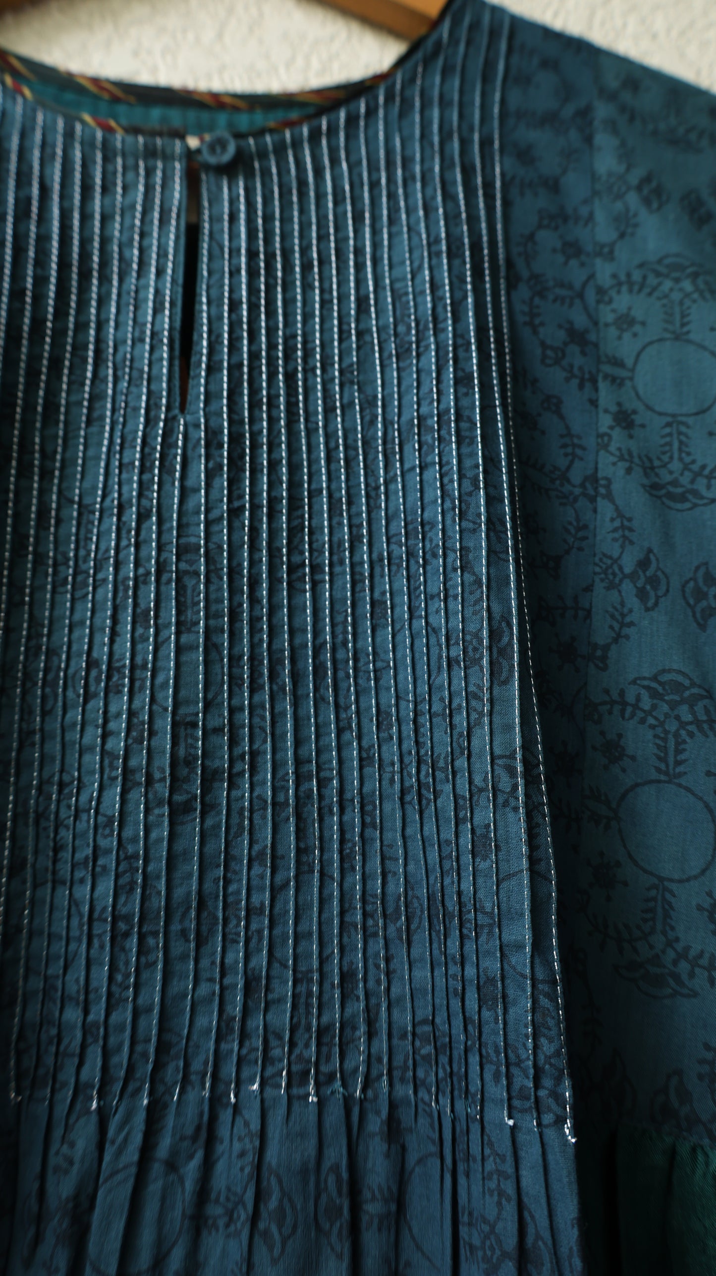 Ocean pintuck side gathered kurta