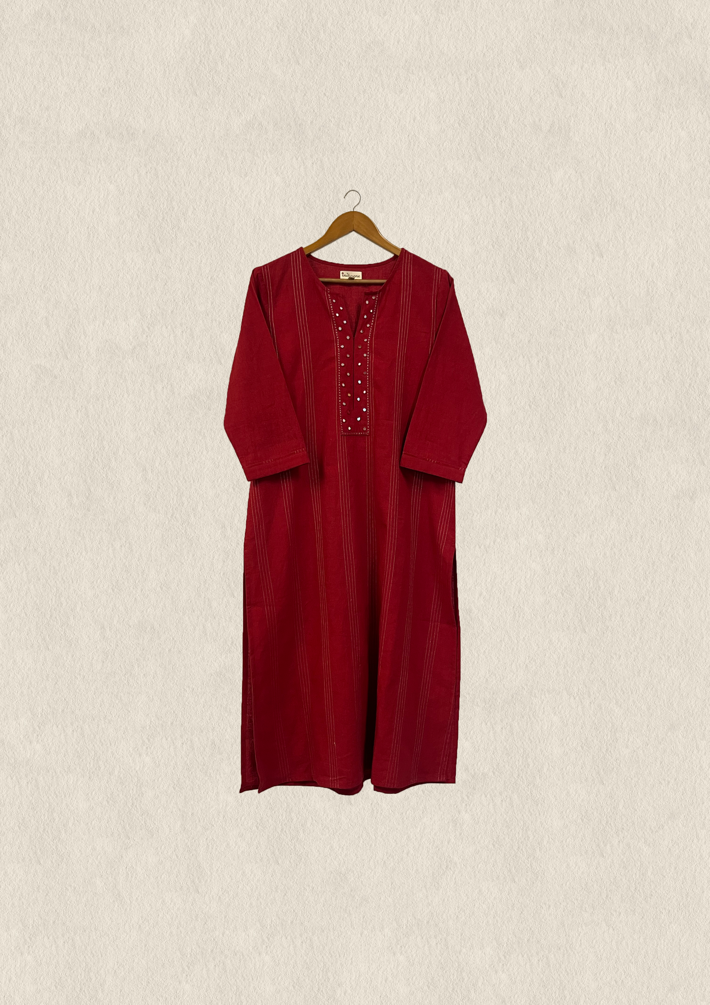 Cotton slub kurta w/ ari mirror work