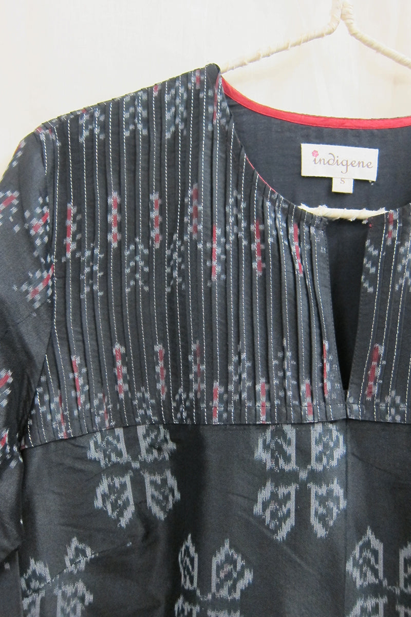 Siyah Charpatti Phool Silk Ikat Kurta