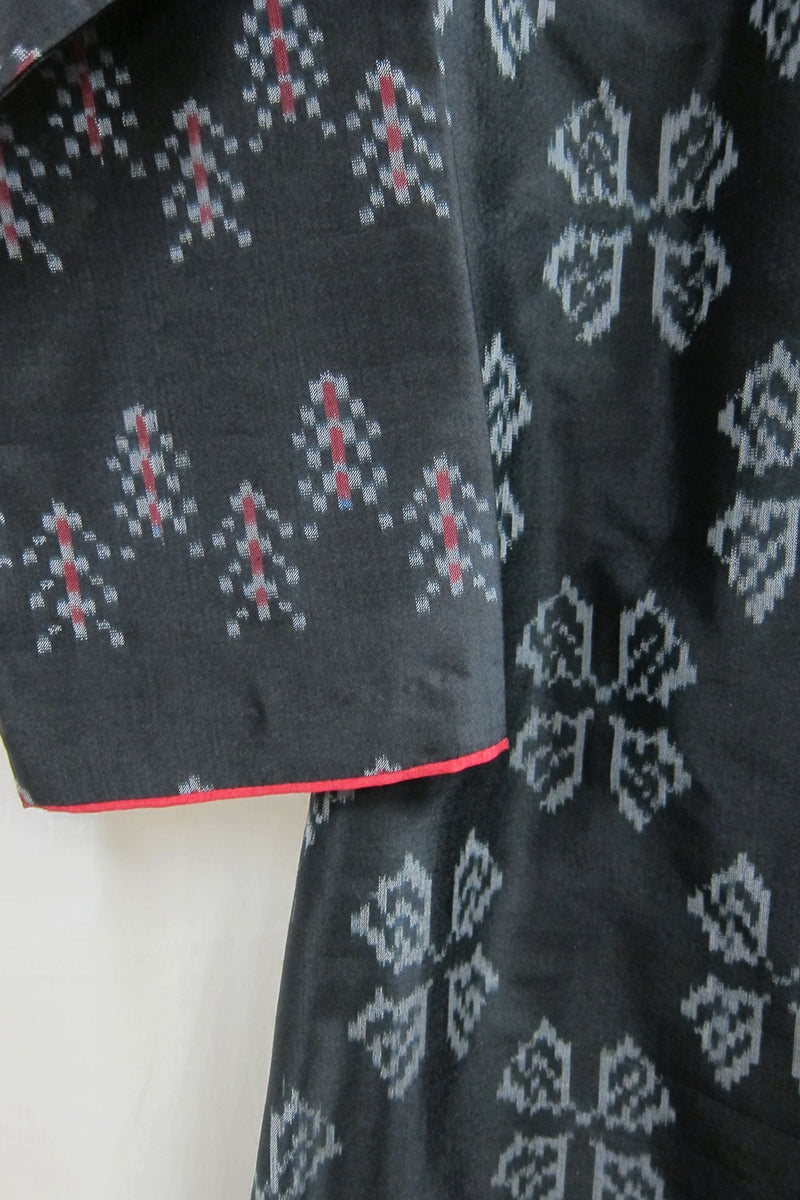 Siyah Charpatti Phool Silk Ikat Kurta