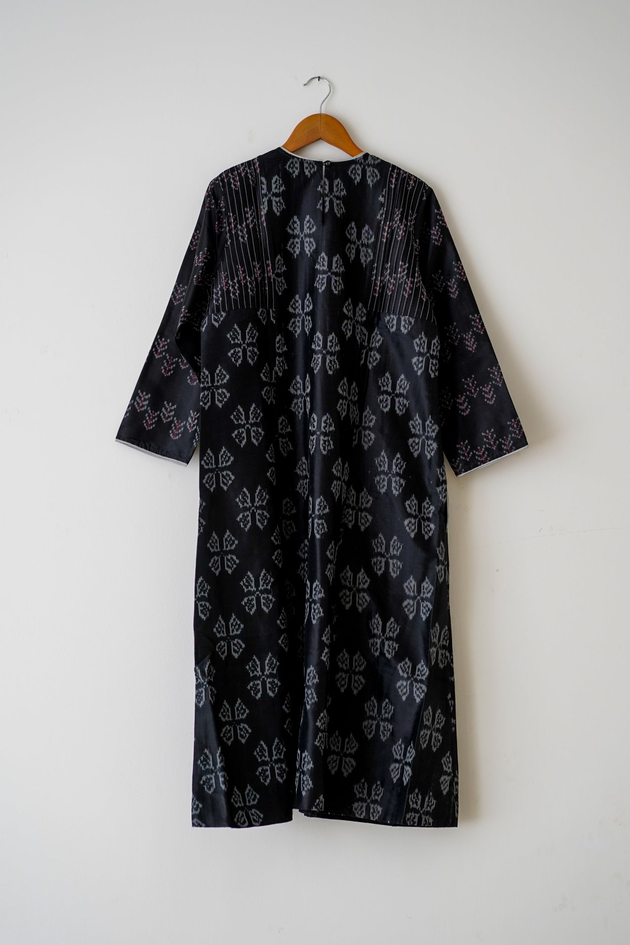 Noor Phool Butta Silk Ikat Kurta