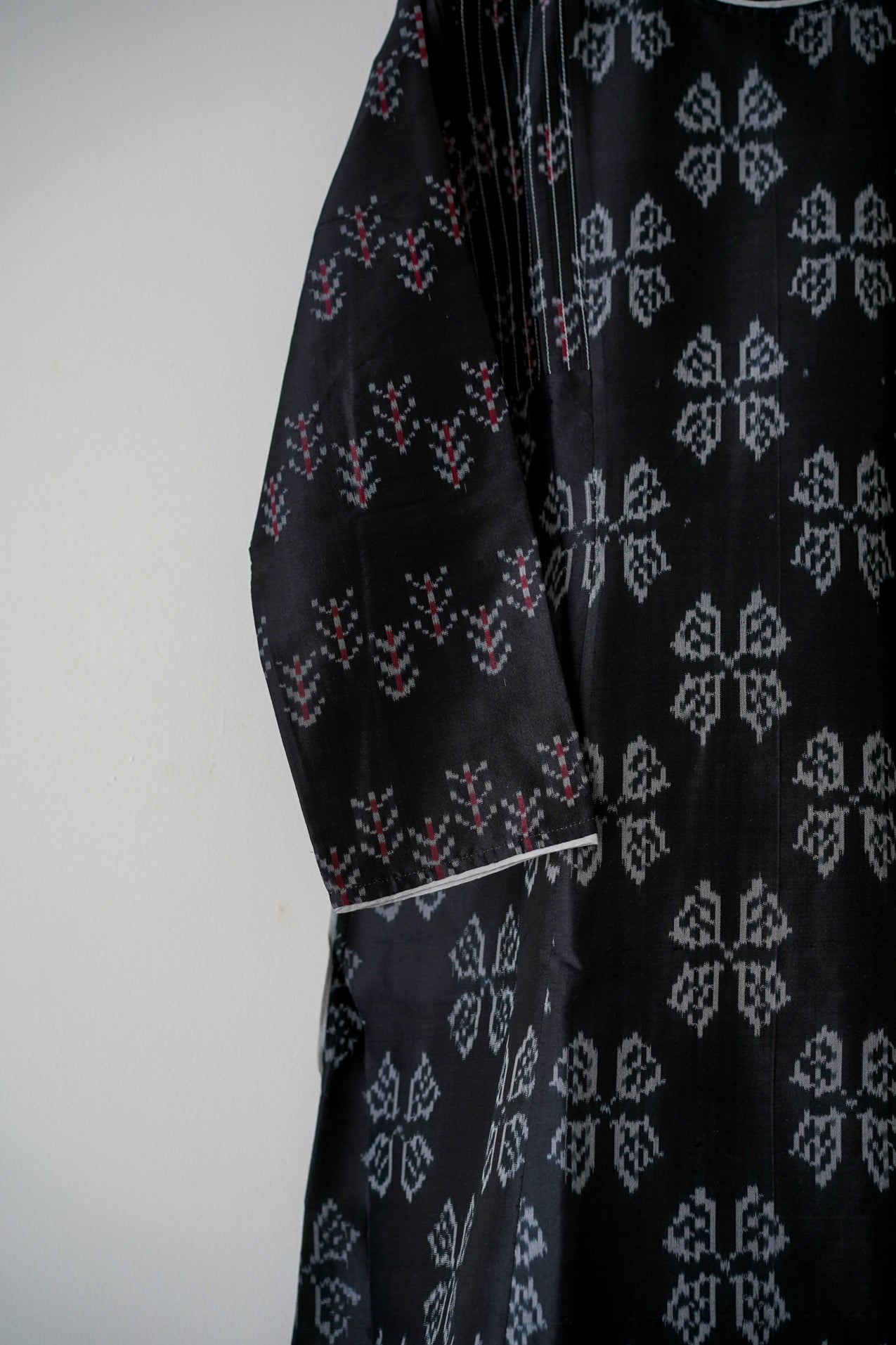 Noor Phool Butta Silk Ikat Kurta