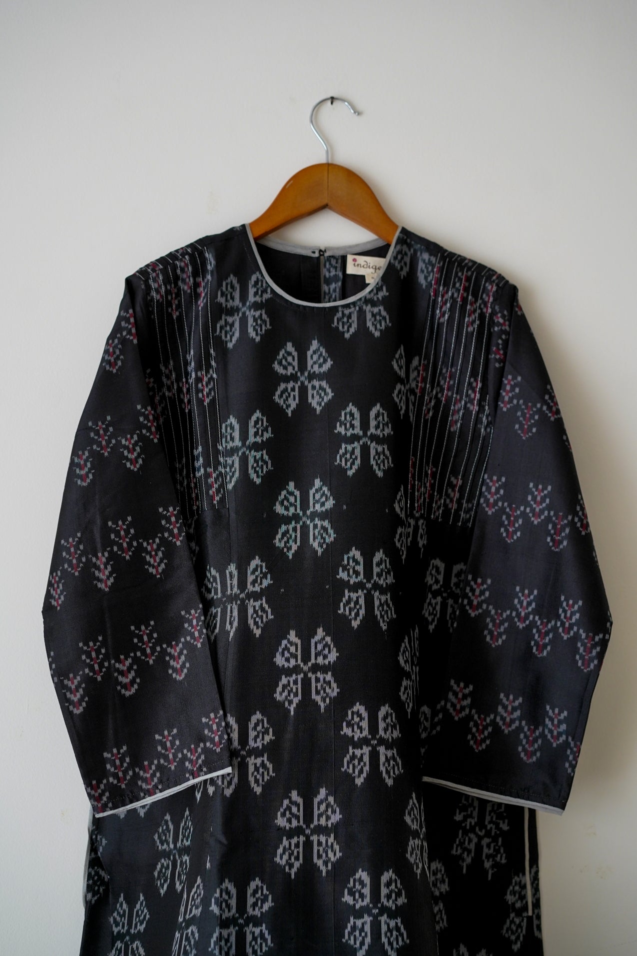 Noor Phool Butta Silk Ikat Kurta