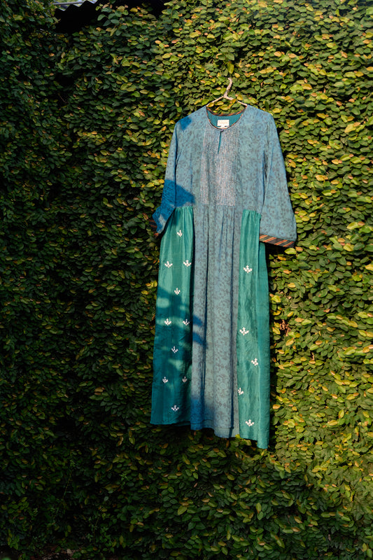 Ocean pintuck side gathered kurta