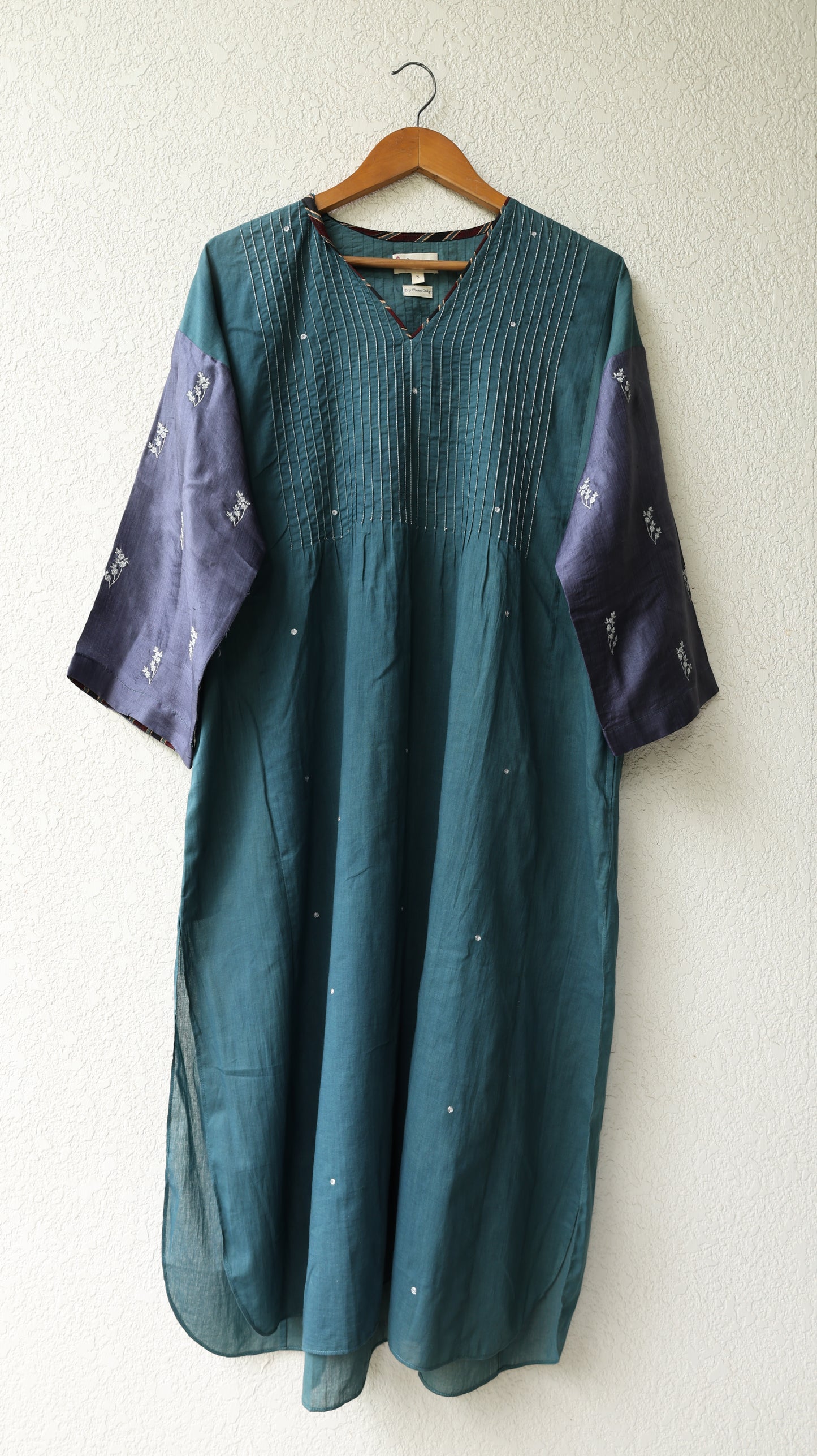 Sur pintuck V neck kaftan Tunic