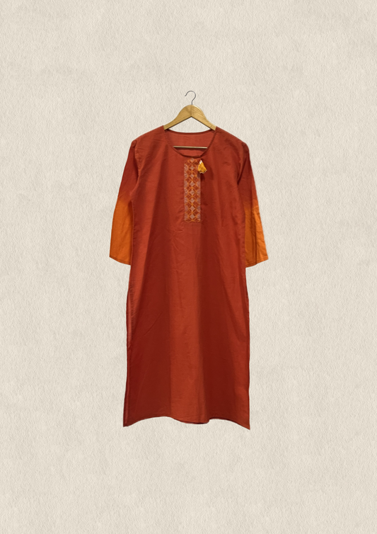 Cotton kurta embroidered with tassel