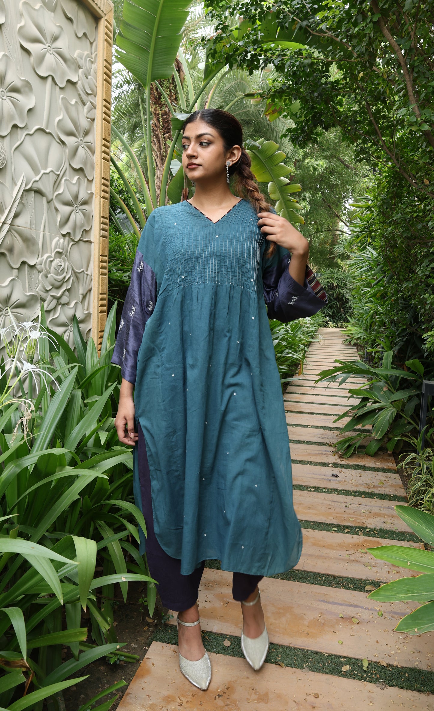 Sur pintuck V neck kaftan Tunic