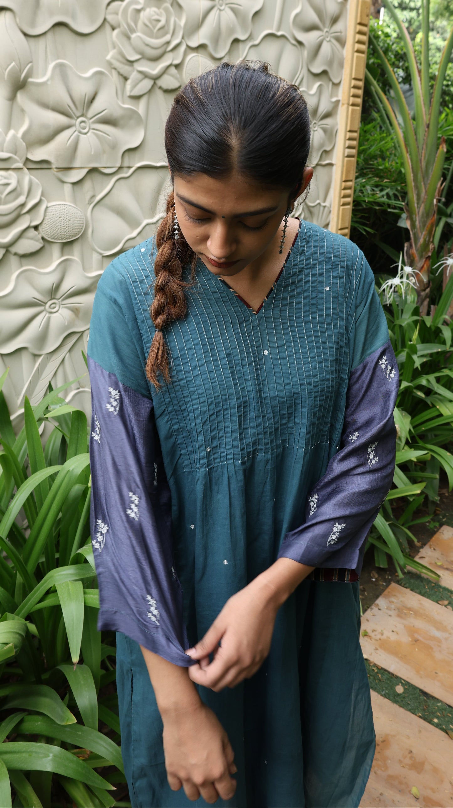 Sur pintuck V neck kaftan Tunic